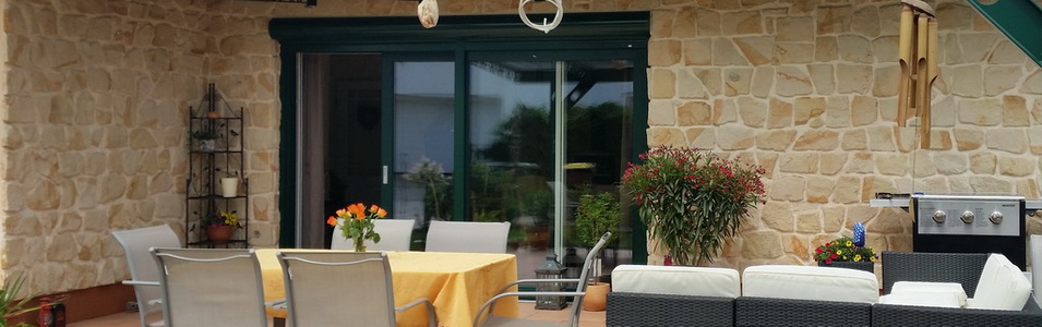 Sandstein Bruchsteine, Mauersteine, Blockstufen, Randsteine, Mauerabdeckung, Verblender, Pflastersteine, Natursteine, Sandsteinplatten, getrommelt