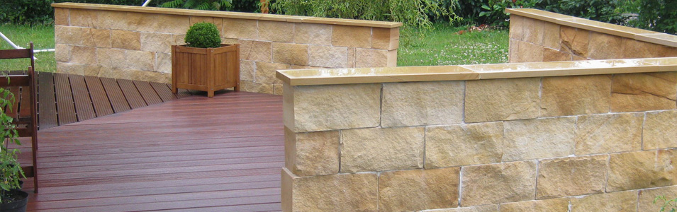 Sandstein Bruchsteine, Mauersteine, Blockstufen, Randsteine, Mauerabdeckung, Verblender, Pflastersteine, Natursteine, Sandsteinplatten, getrommelt